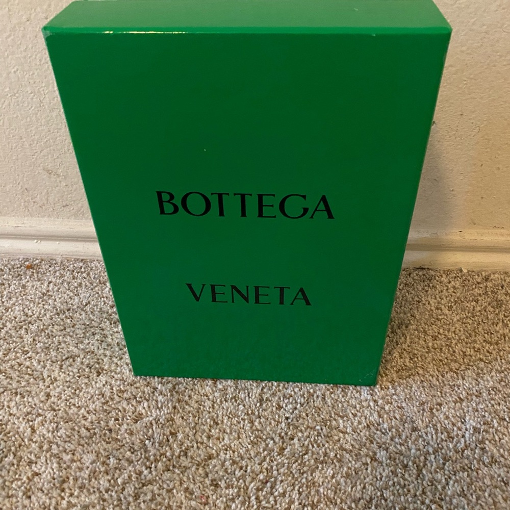 Bottega Venetta Beige stretch pump